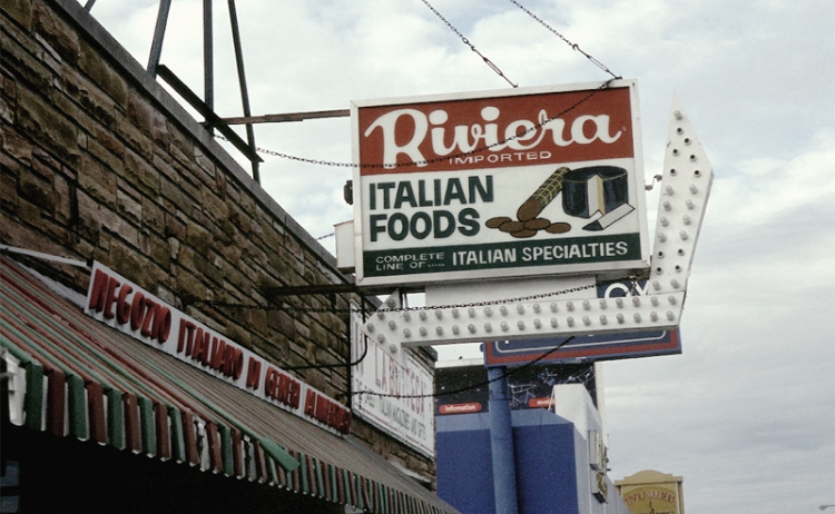 Photo:シカゴ、ハーレム・アヴェニューのイタリア食材店。リトル・イタリーにはこのようなマーケットは欠かせない。